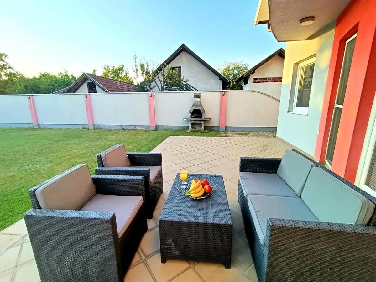 Villa 2 Etagen Mit Grossen Garten Modrica Exterior foto