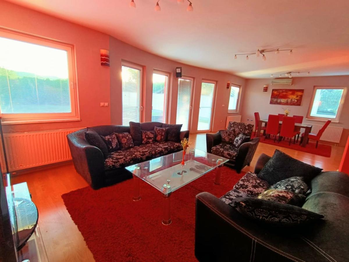 Villa 2 Etagen Mit Grossen Garten Modrica Exterior foto