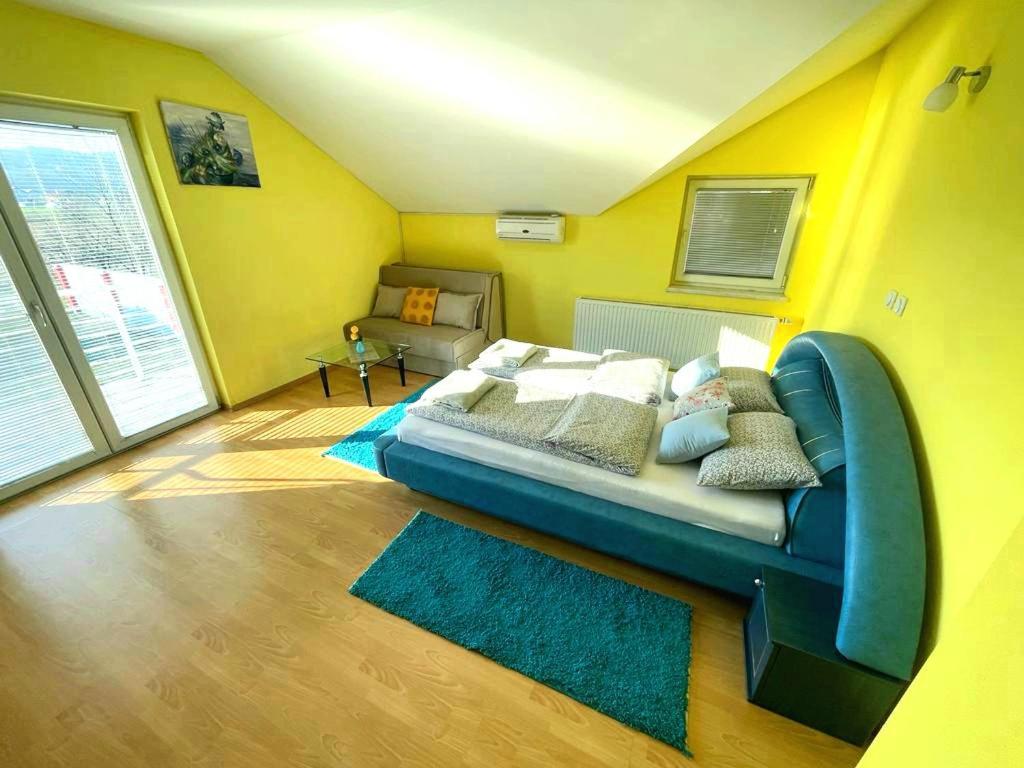 Villa 2 Etagen Mit Grossen Garten Modrica Exterior foto
