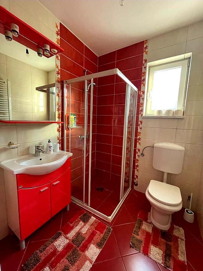 Villa 2 Etagen Mit Grossen Garten Modrica Exterior foto
